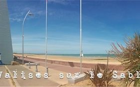 Les Valises sur le Sable